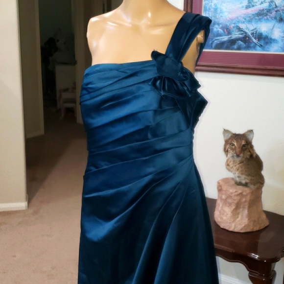 David's Bridal 8 teal satin one shoulder gown 3d ribbon adornments ruched - Picture 3 of 12